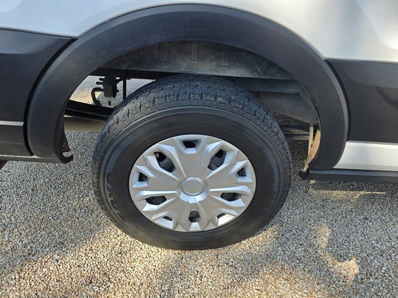 Ford Transit 350 XLT 15 Passenger Van, gallery photo 14