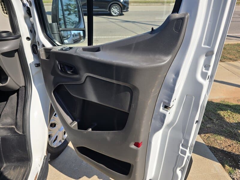 Ford Transit 350 XLT 15 Passenger Van, gallery photo 16