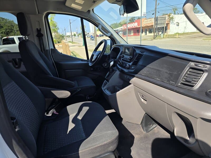 Ford Transit 350 XLT 15 Passenger Van, gallery photo 17