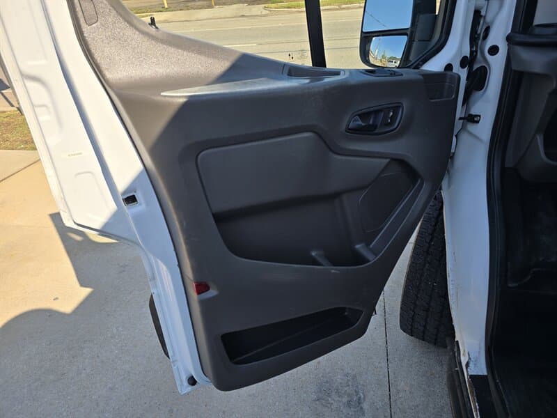 Ford Transit 350 XLT 15 Passenger Van, gallery photo 18