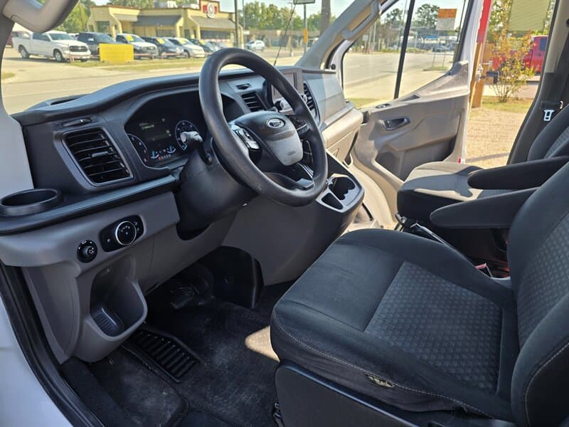 Ford Transit 350 XLT 15 Passenger Van, gallery photo 19