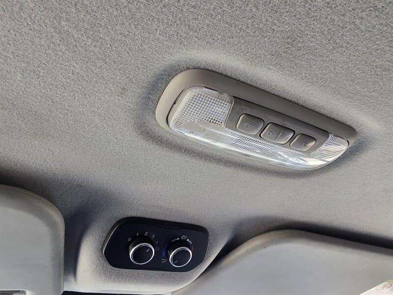 Ford Transit 350 XLT 15 Passenger Van, gallery photo 21