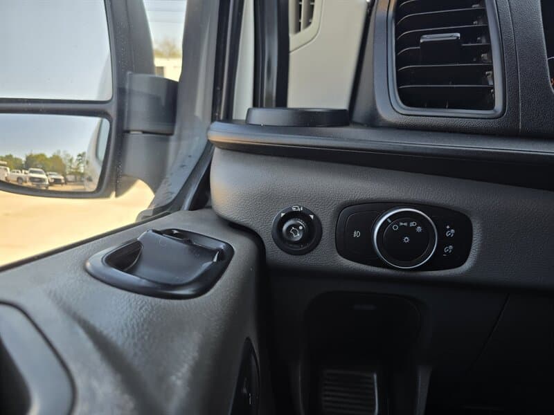 Ford Transit 350 XLT 15 Passenger Van, gallery photo 22