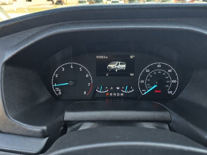 Ford Transit 350 XLT 15 Passenger Van, gallery photo 23