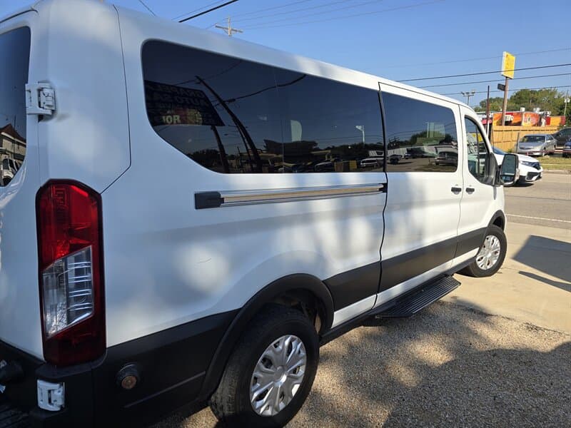 Ford Transit 350 XLT 15 Passenger Van, gallery photo 5