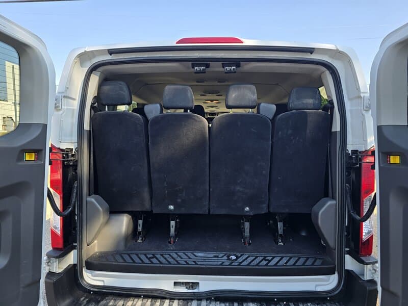Ford Transit 350 XLT 15 Passenger Van, gallery photo 7