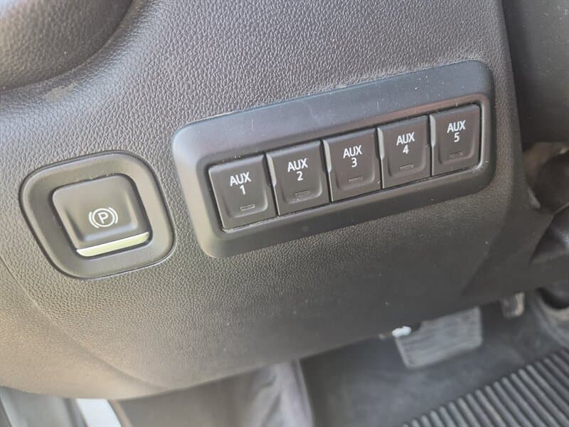 Chevrolet Silverado 3500 WT Dually 9' Flatbed Gooseneck, gallery photo 18