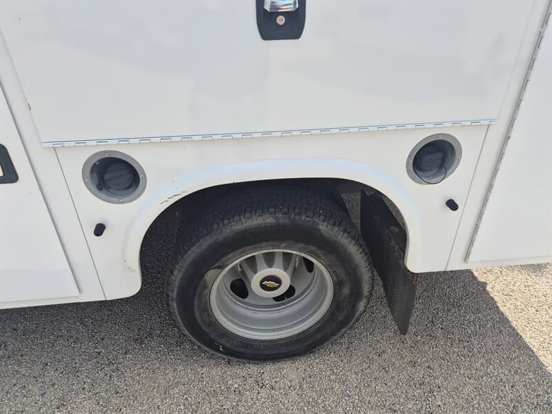 Chevrolet Silverado 3500 Service Body, gallery photo 10