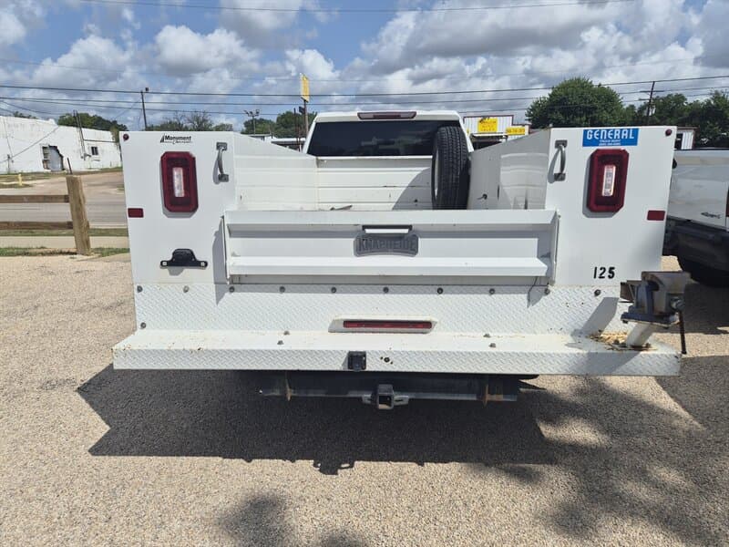 Chevrolet Silverado 3500 Service Body, gallery photo 11