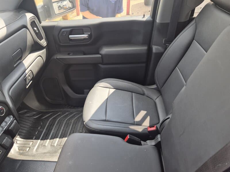 Chevrolet Silverado 3500 Service Body, gallery photo 17