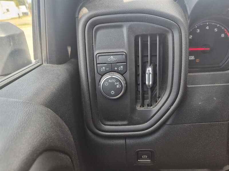 Chevrolet Silverado 3500 Service Body, gallery photo 23