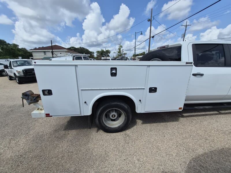Chevrolet Silverado 3500 Service Body, gallery photo 26