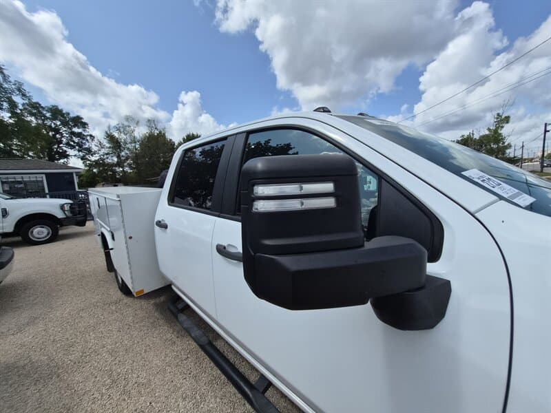 Chevrolet Silverado 3500 Service Body, gallery photo 27