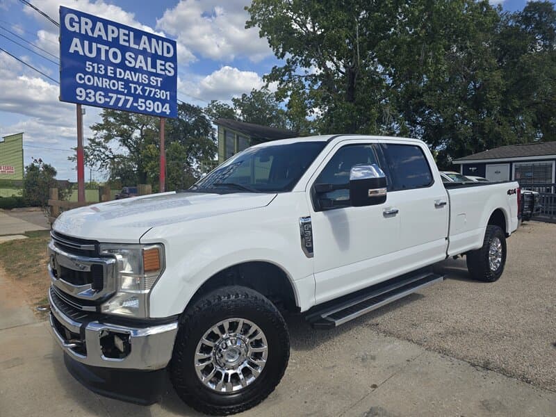2022 Ford F-350 Super Duty XLT - 7.3L V8 Gooseneck