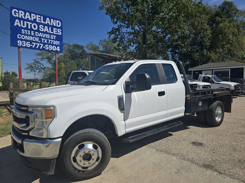 2021 Ford F-350 XL Flatbed w/hydraulic hay lift